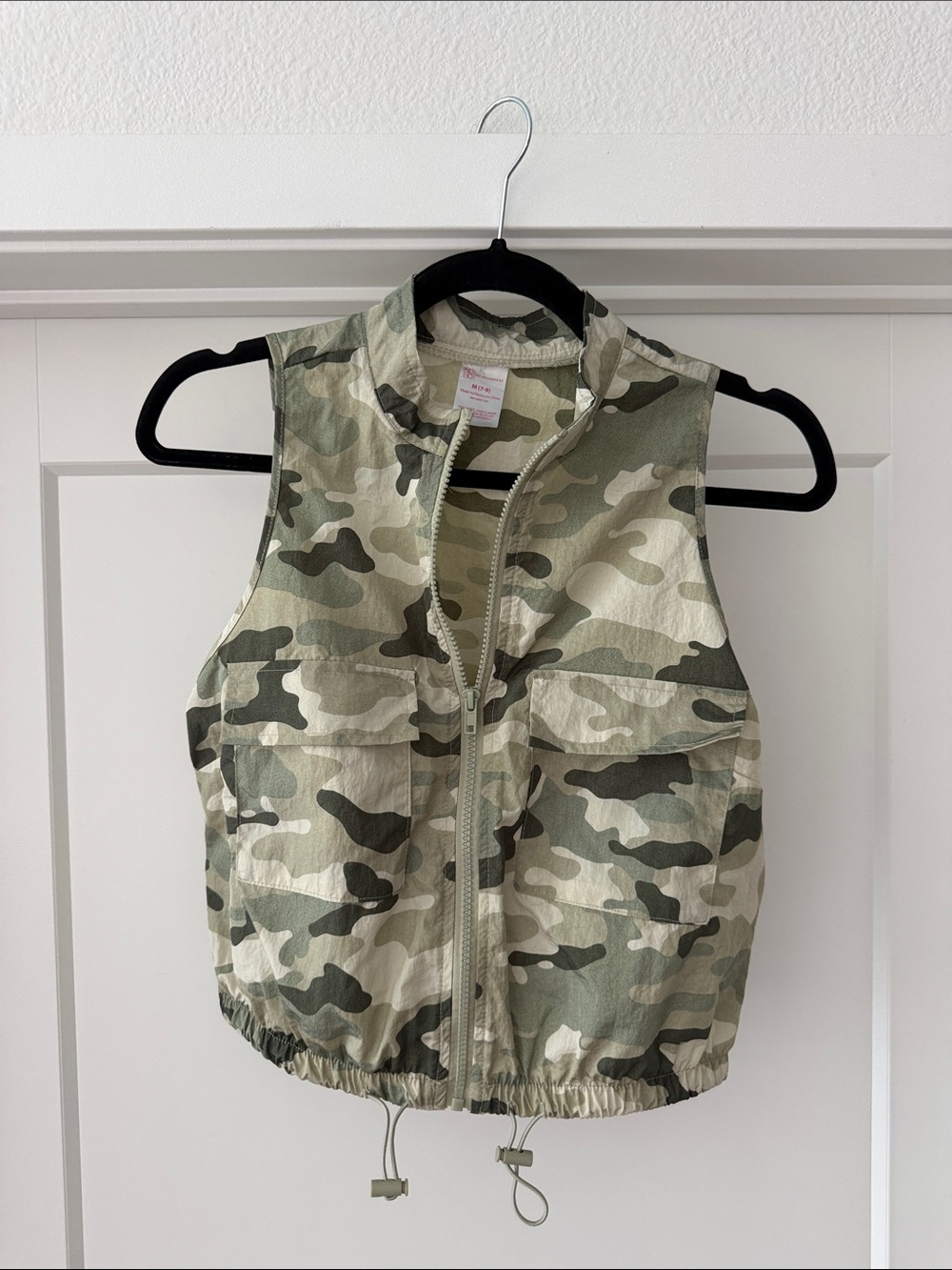 No Boundaries Women's Camouflage Crop Vest - Green/Tan